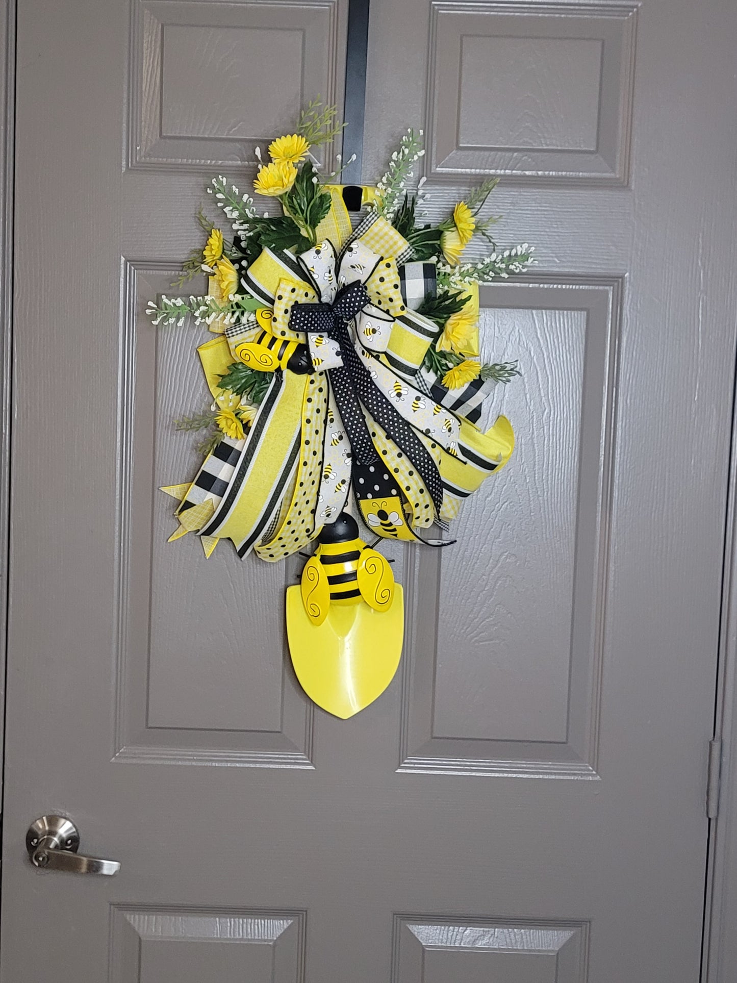 Yellow Bumble Bee Shovel and door hanger