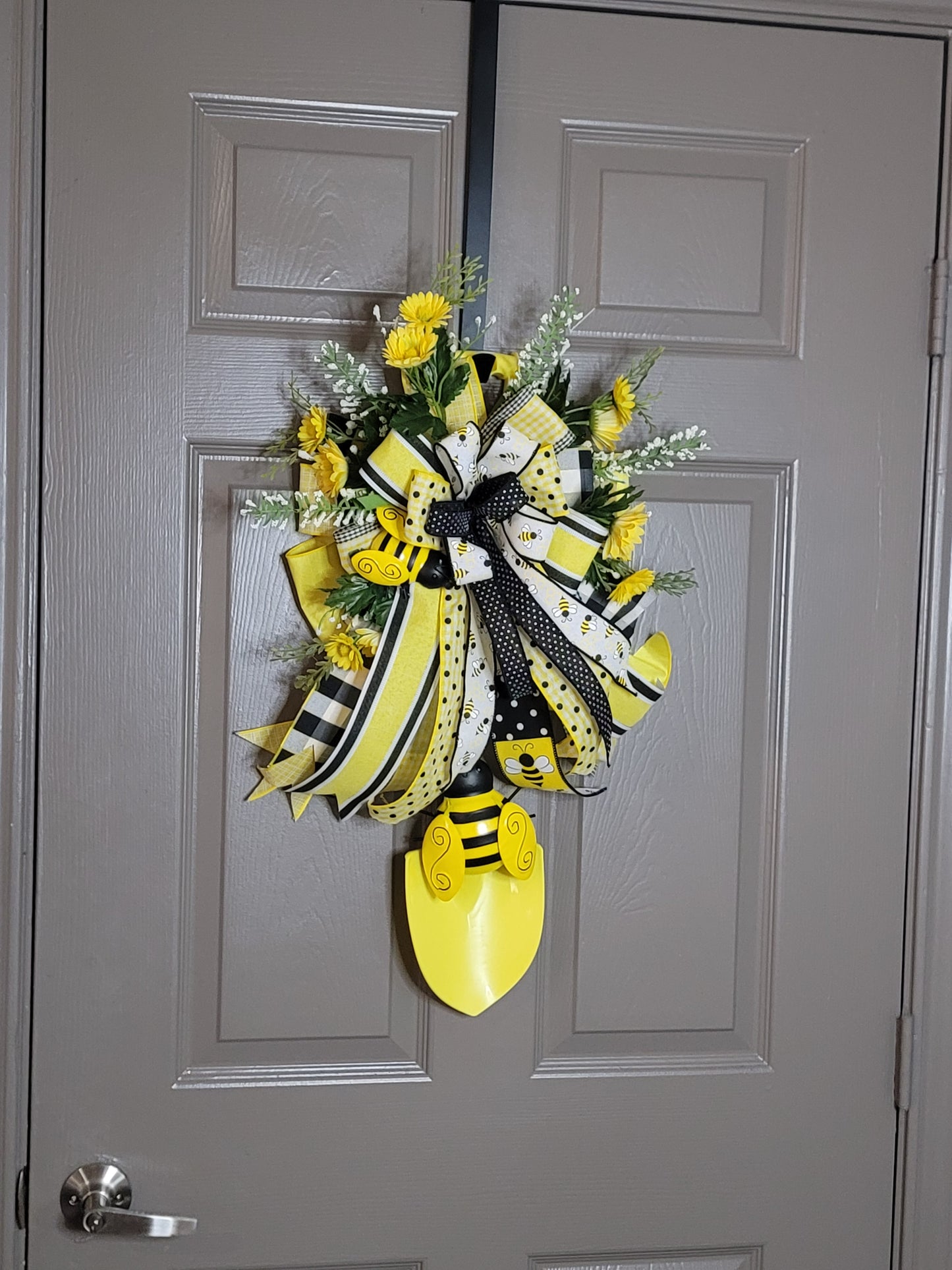 Yellow Bumble Bee Shovel and door hanger