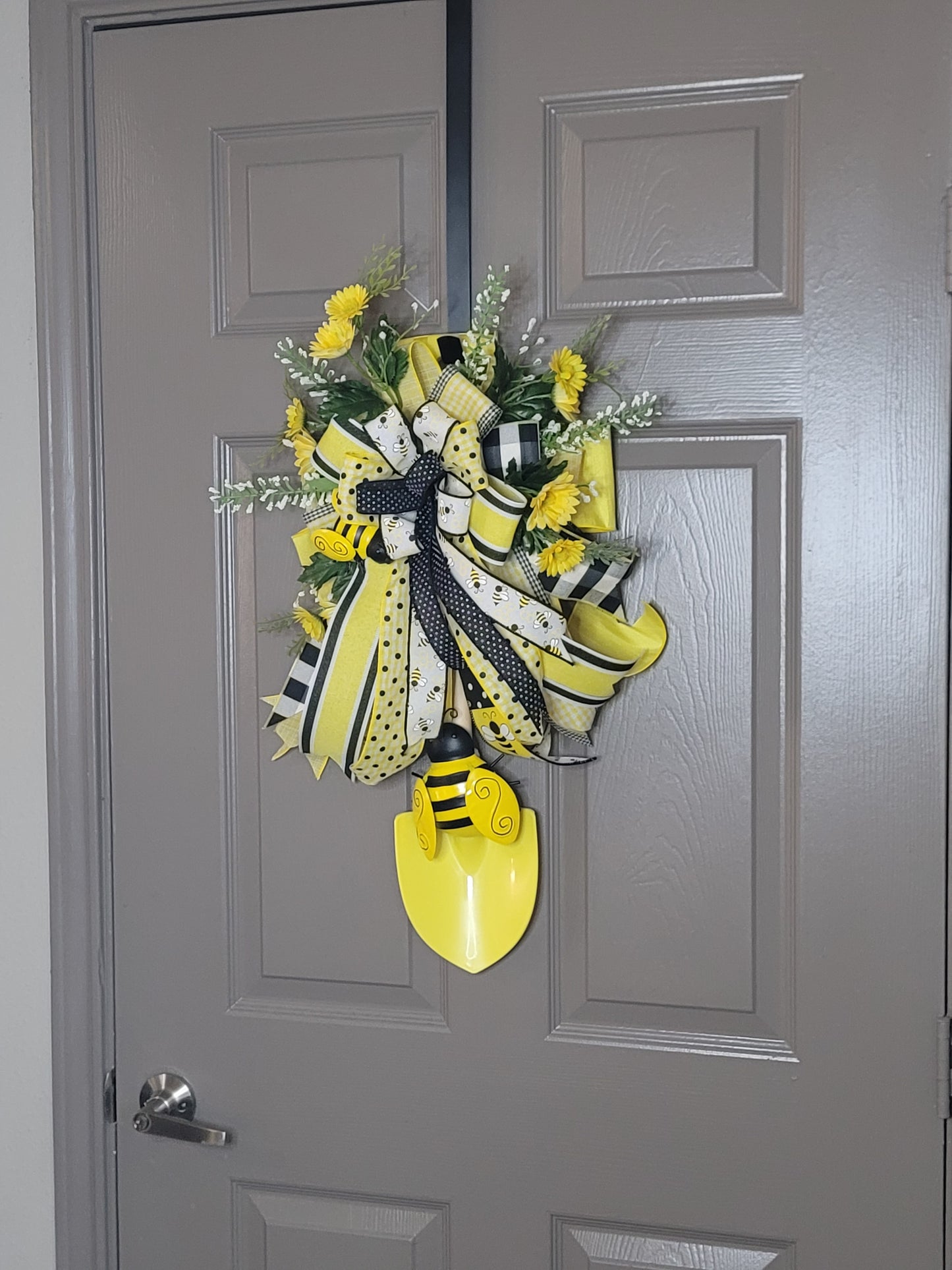 Yellow Bumble Bee Shovel and door hanger