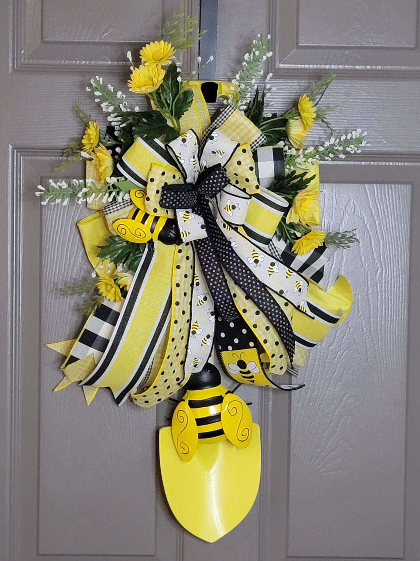 Yellow Bumble Bee Shovel and door hanger